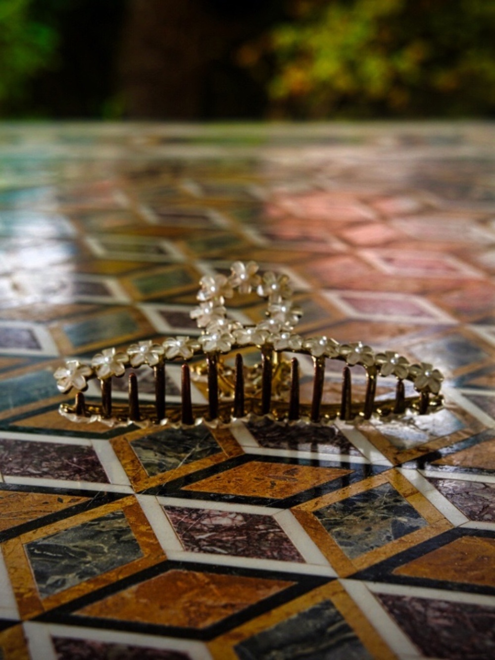 Elegant Pearl Floral Gold Metal Hair Claw Clip